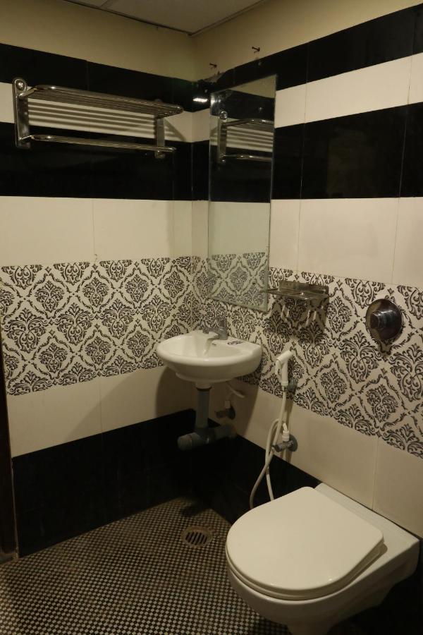 Hotel E S Residency Theni Allinagaram Exterior foto