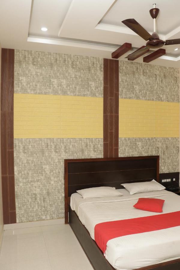 Hotel E S Residency Theni Allinagaram Exterior foto