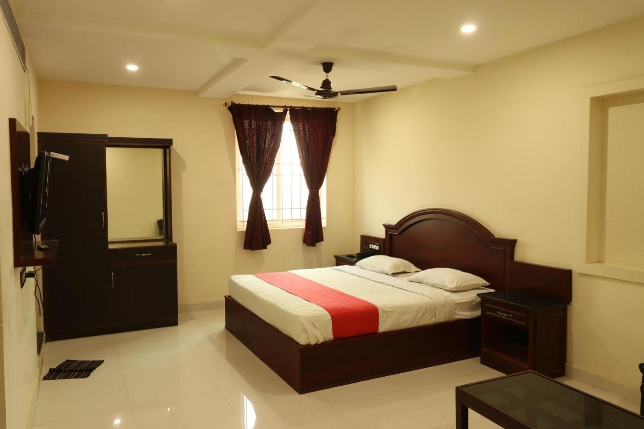Hotel E S Residency Theni Allinagaram Exterior foto