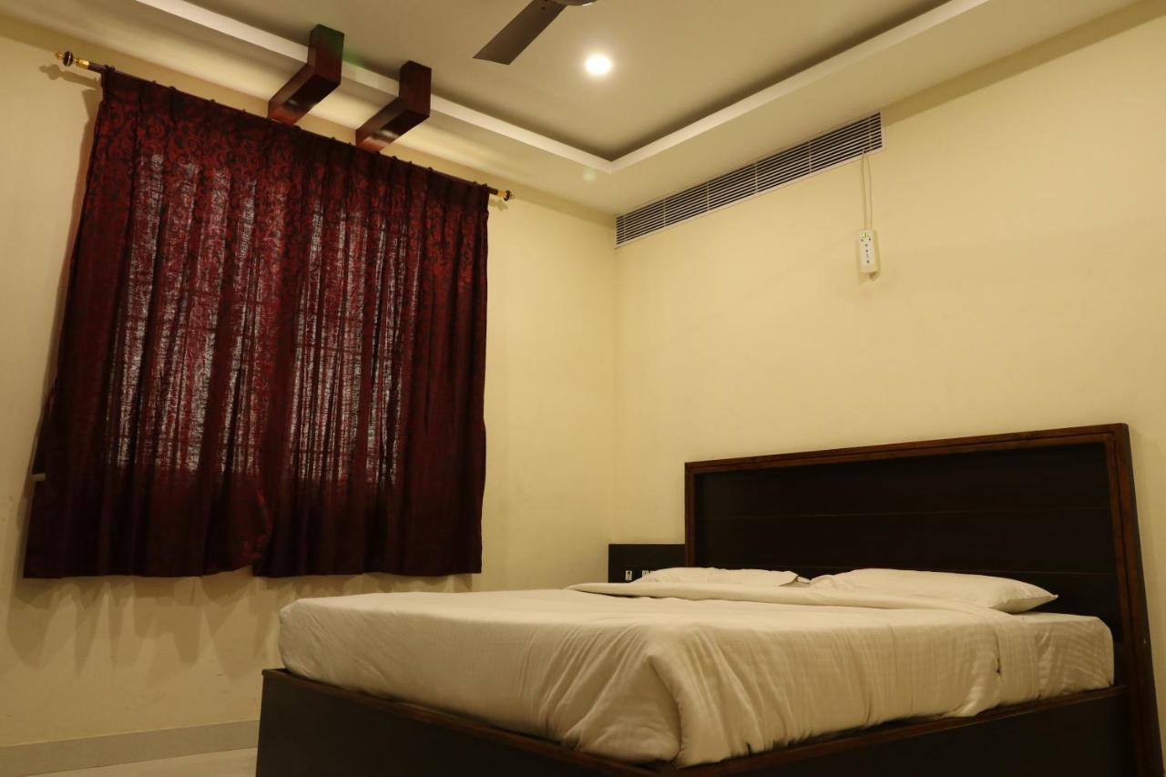 Hotel E S Residency Theni Allinagaram Exterior foto