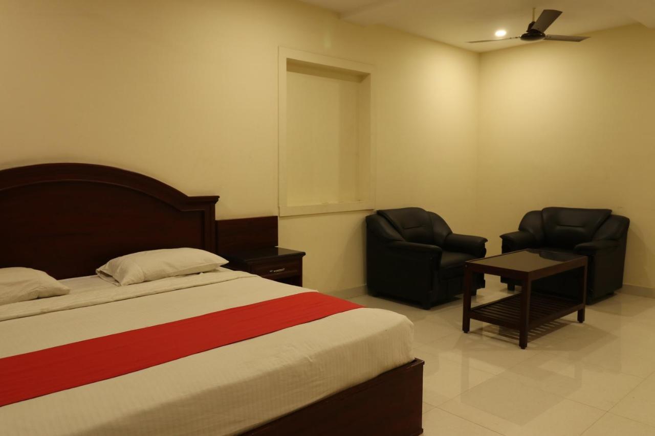 Hotel E S Residency Theni Allinagaram Exterior foto