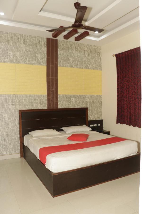 Hotel E S Residency Theni Allinagaram Exterior foto