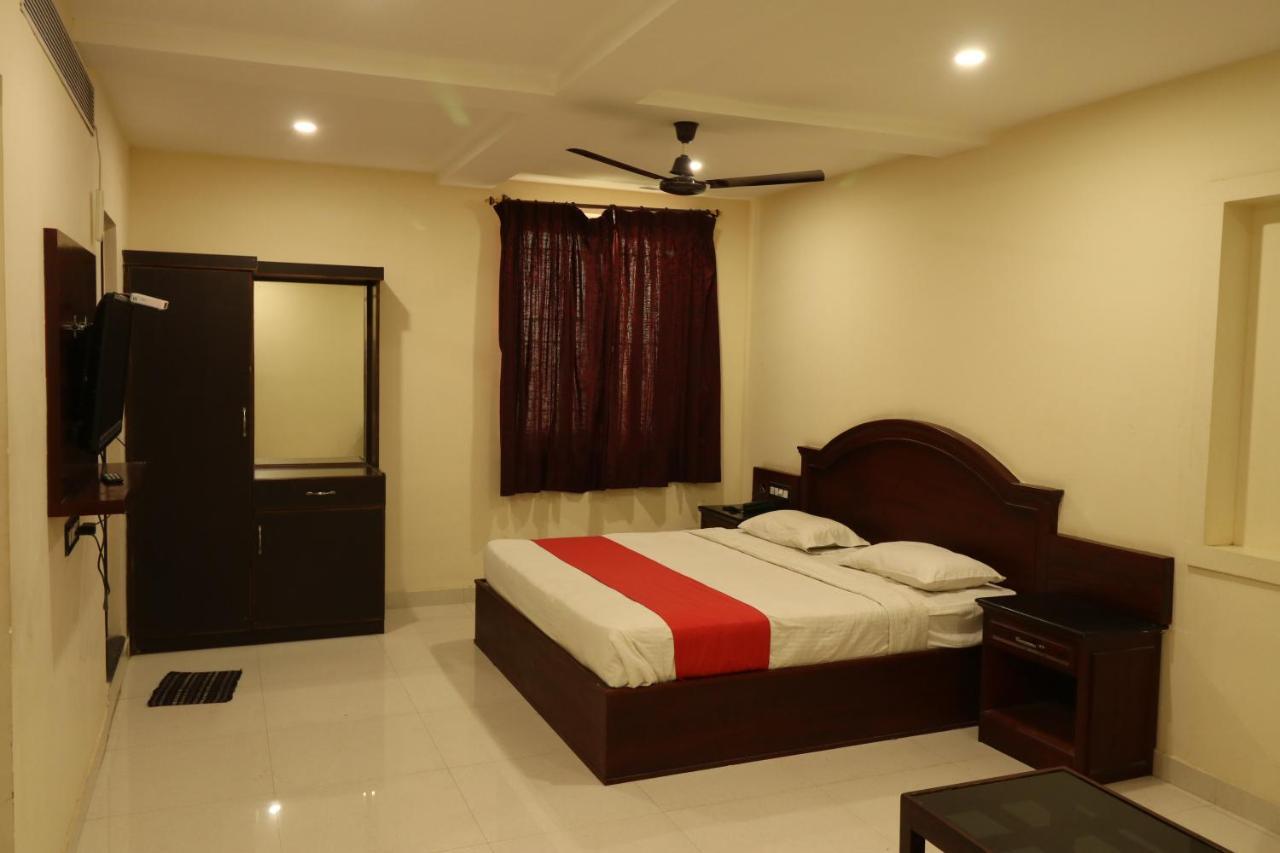 Hotel E S Residency Theni Allinagaram Exterior foto