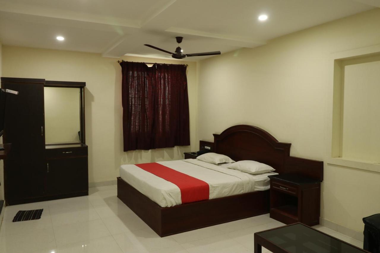 Hotel E S Residency Theni Allinagaram Exterior foto