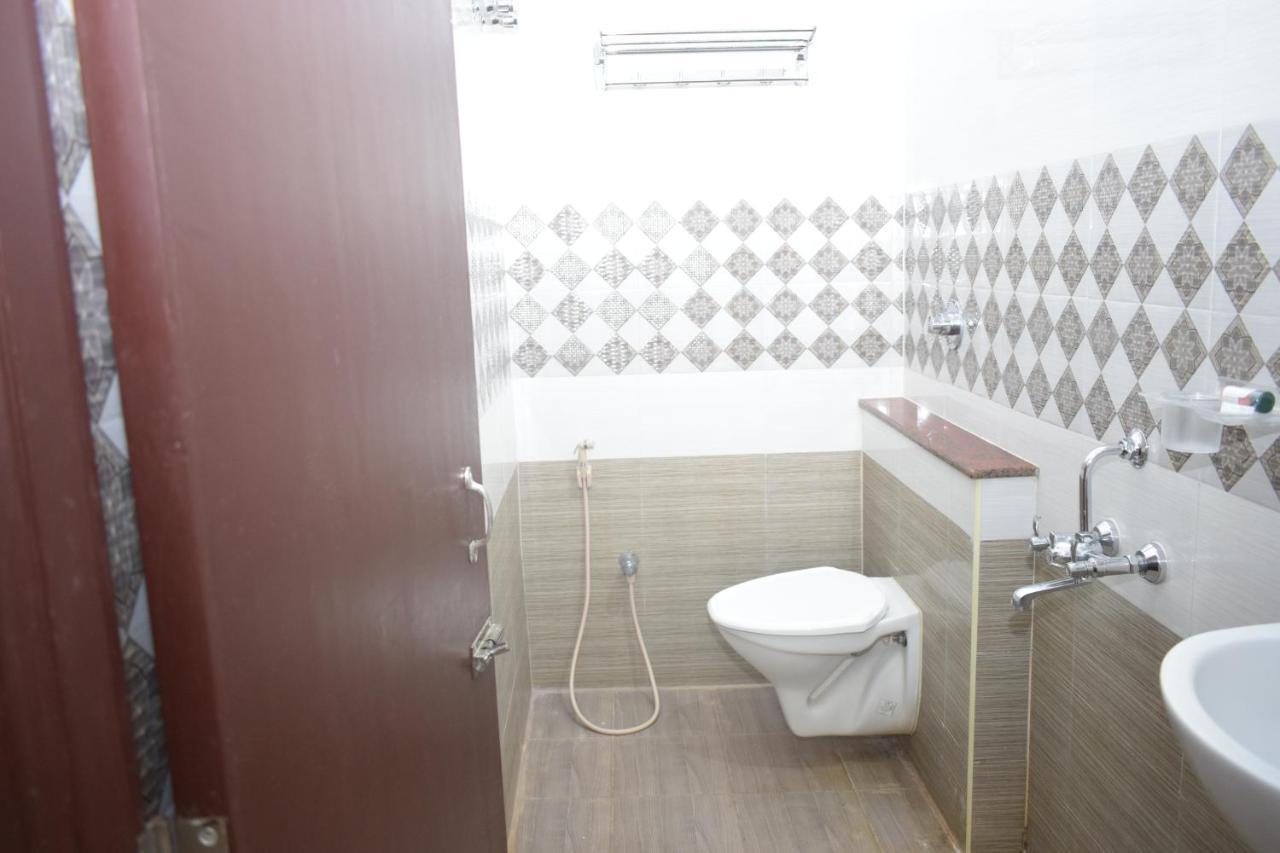 Hotel E S Residency Theni Allinagaram Exterior foto