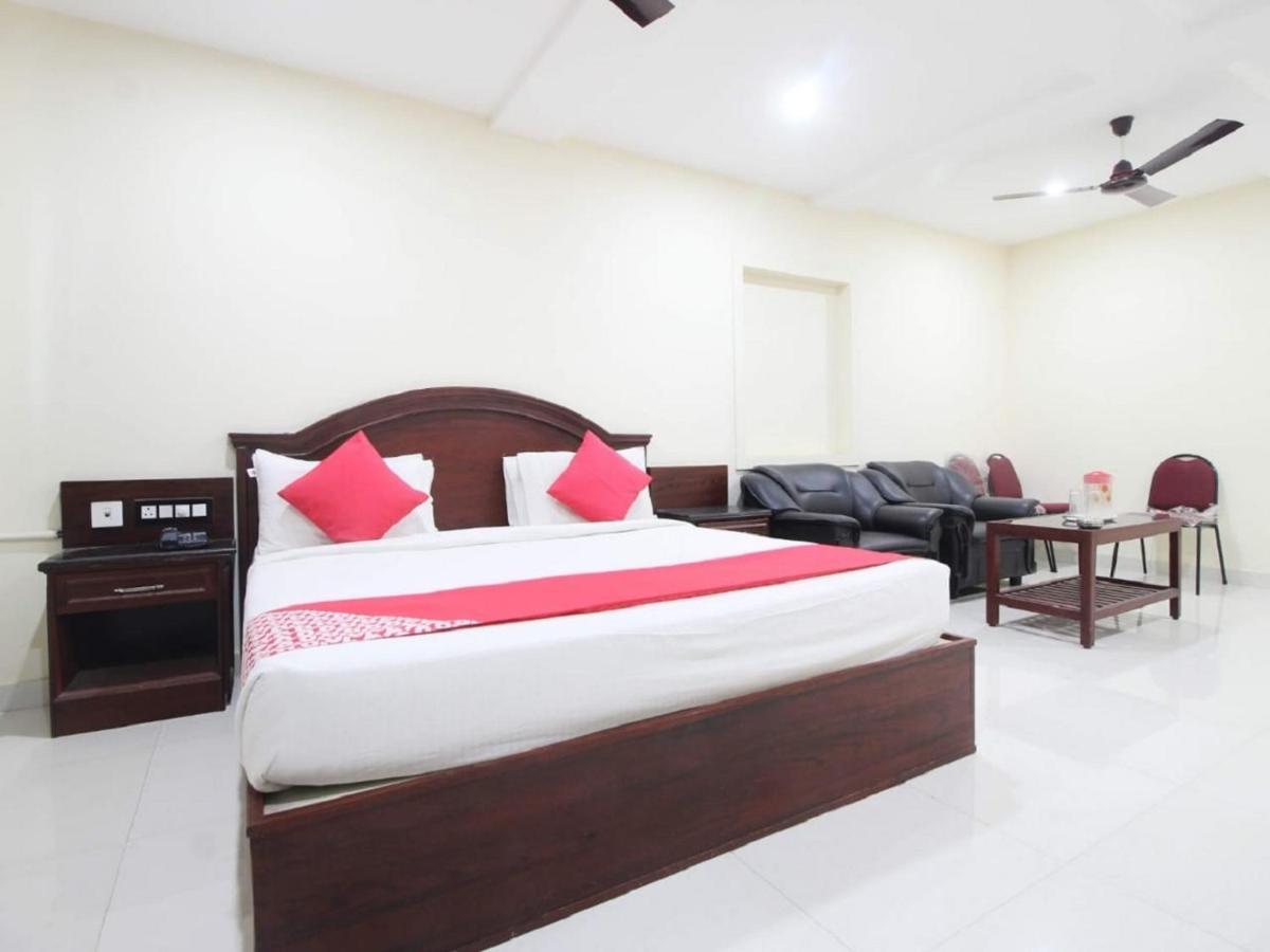 Hotel E S Residency Theni Allinagaram Exterior foto
