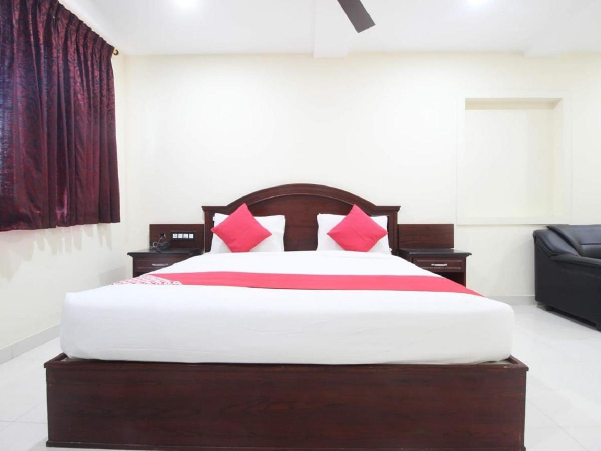 Hotel E S Residency Theni Allinagaram Exterior foto